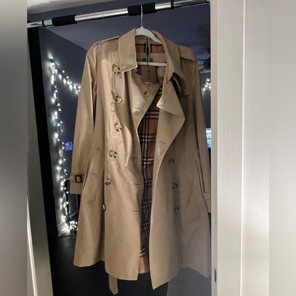 NWT Burberry Chelsea Trench in Honey - Picture 5 of 7